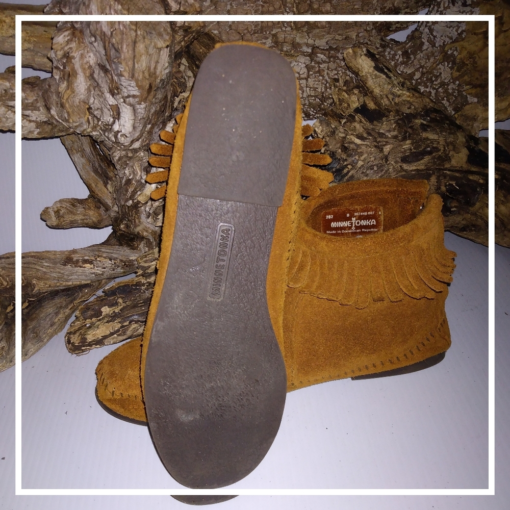 Minnetonka Suede Fringed Short Boot - Picture 8 of 9